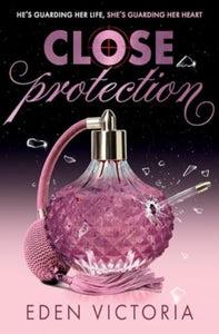Close Protection : The thrilling #FakeDating #BodyguardRomance YA debut from BookTok Content Creator of the Year-9781398539686